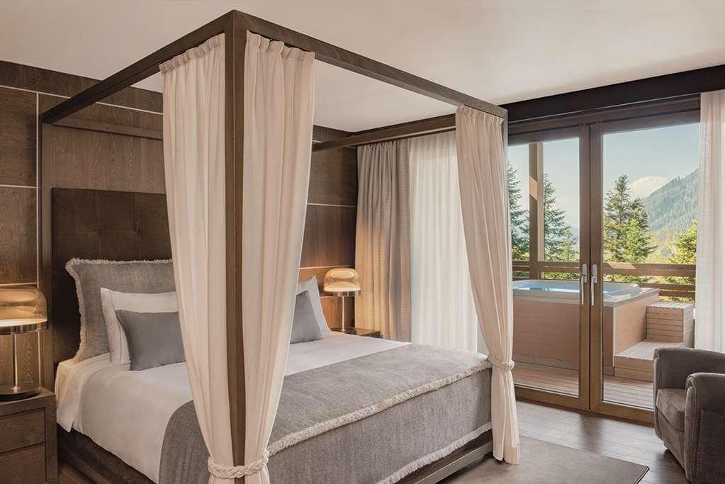 Lefay Resort & Spa Dolomiti Pinzolo Camera foto A bedroom at the hotel