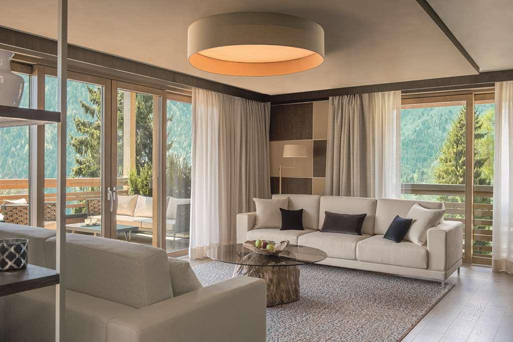 Lefay Resort & Spa Dolomiti Pinzolo Camera foto Interior of a chalet