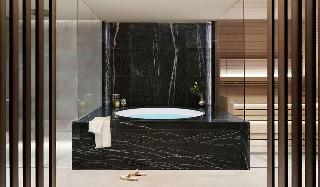 Lefay Resort & Spa Dolomiti Pinzolo Esterno foto Bathroom