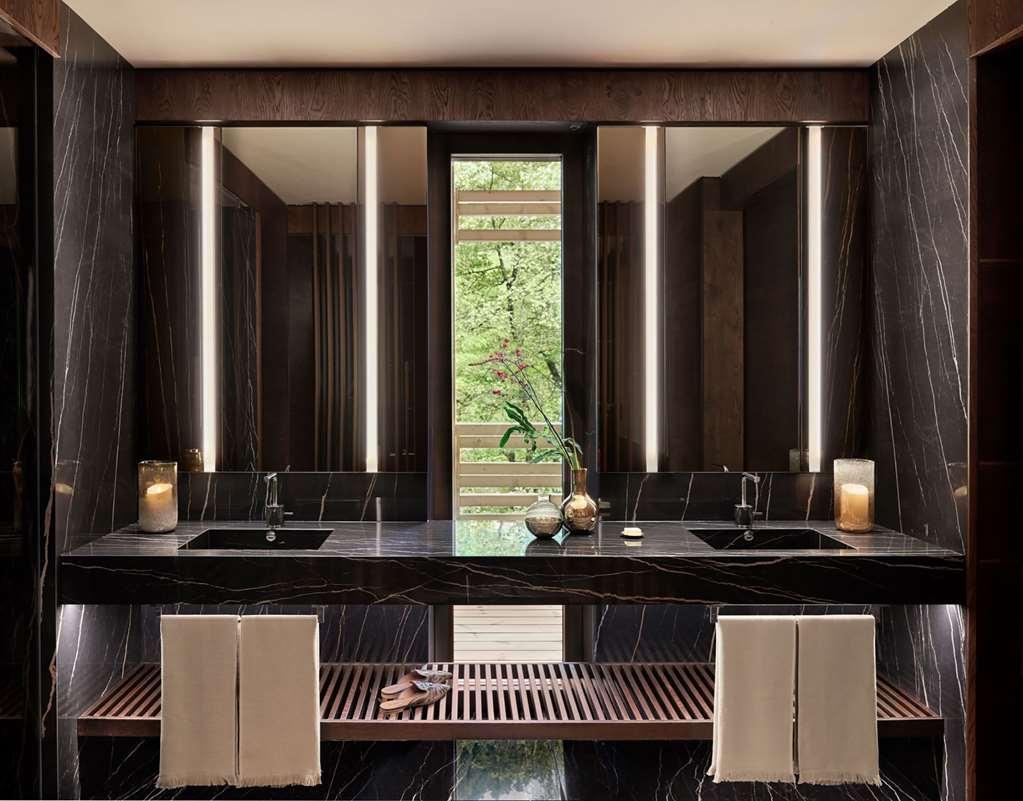 Lefay Resort & Spa Dolomiti Pinzolo Esterno foto Bathroom