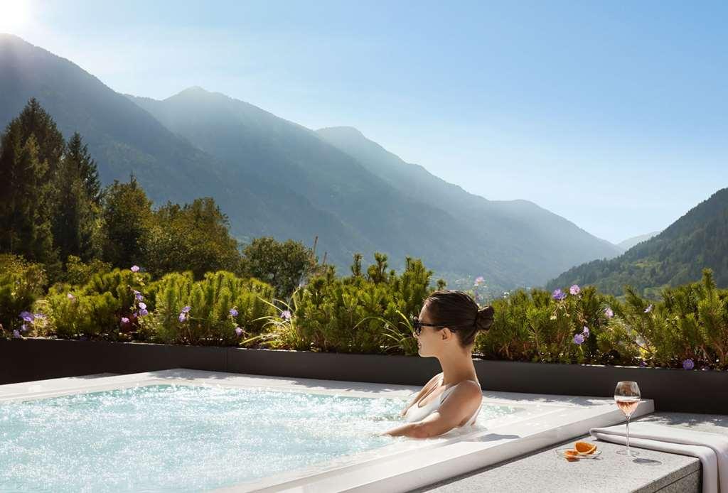 Lefay Resort & Spa Dolomiti Pinzolo Esterno foto The pool at the 1865