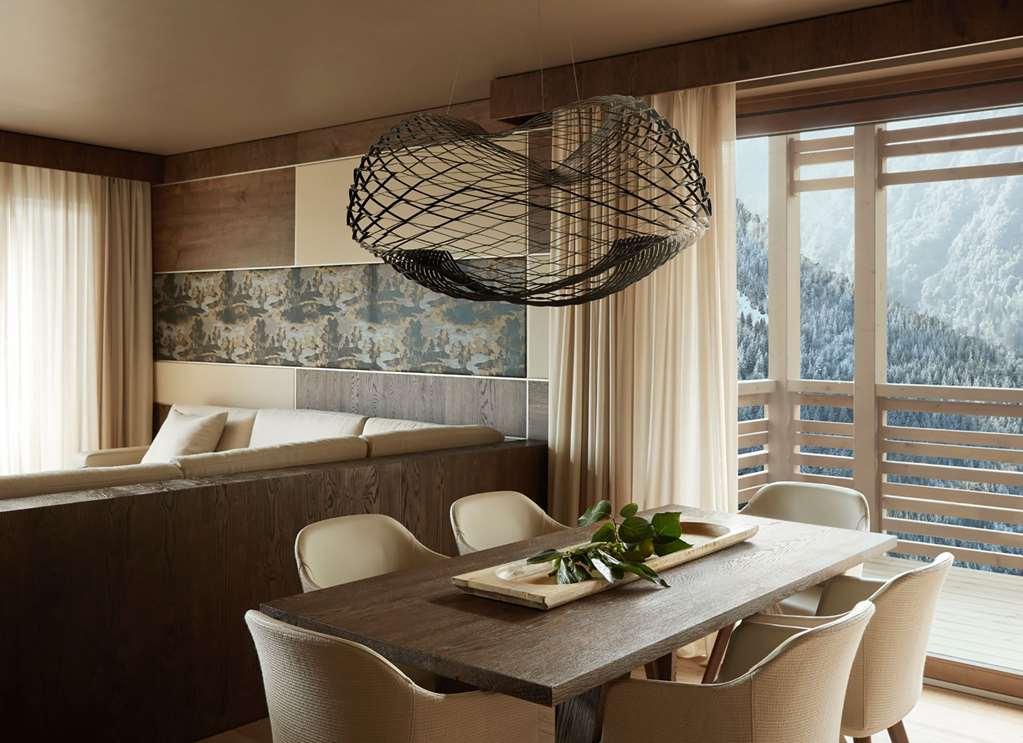 Lefay Resort & Spa Dolomiti Pinzolo Camera foto Interior of a chalet