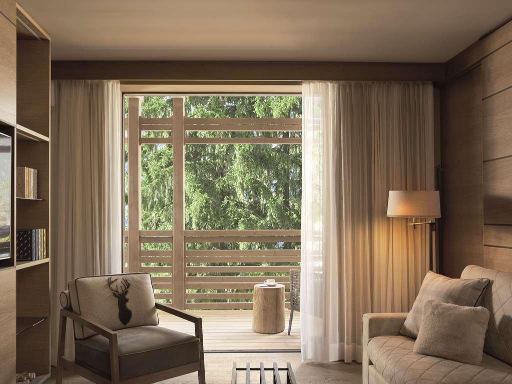 Lefay Resort & Spa Dolomiti Pinzolo Camera foto A living room at The Ritz-Carlton, Boston