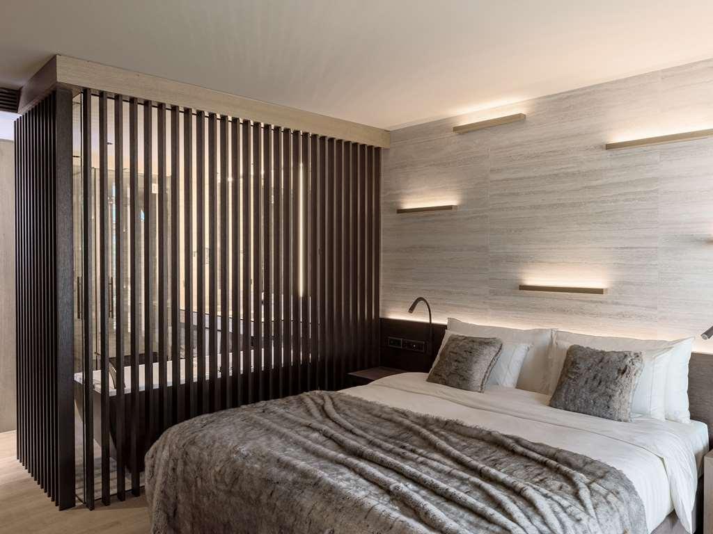 Lefay Resort & Spa Dolomiti Pinzolo Camera foto A bedroom at The Standard East Village