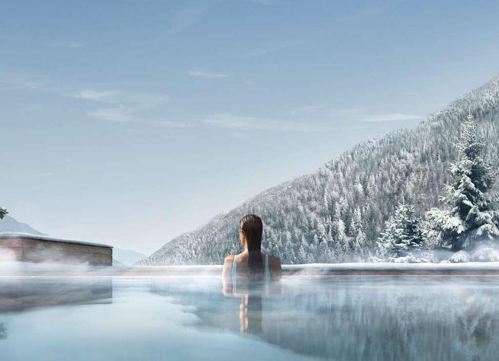 Lefay Resort & Spa Dolomiti Pinzolo Servizi foto The outdoor infinity pool at the 7132 Summit
