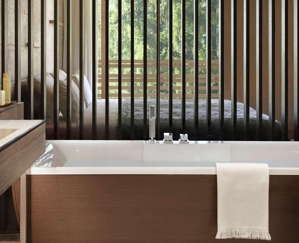 Lefay Resort & Spa Dolomiti Pinzolo Esterno foto Vertical blinds