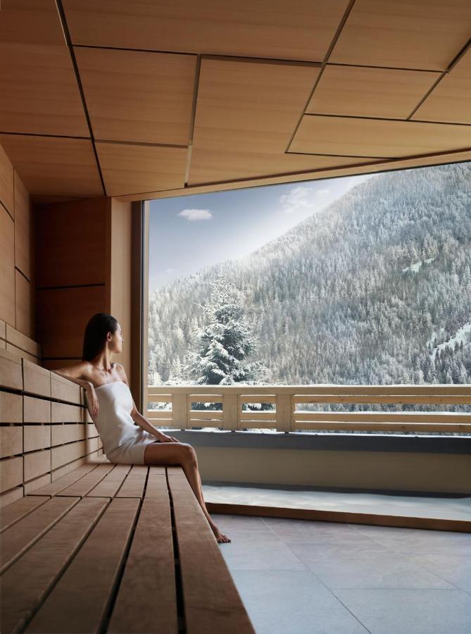 Lefay Resort & Spa Dolomiti Pinzolo Esterno foto A woman in a sauna