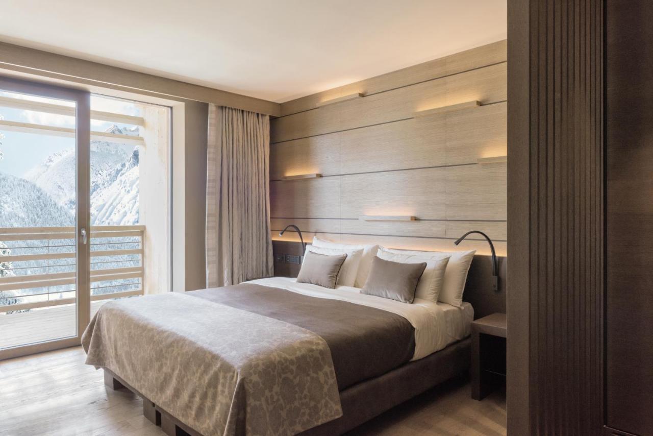 Lefay Resort & Spa Dolomiti Pinzolo Esterno foto A bedroom at the Hotel de Crillon